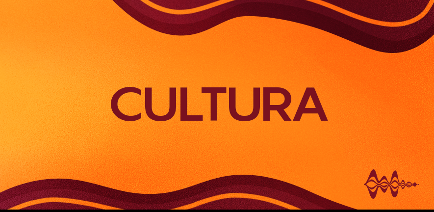 Imagem em tons de laranja com ondas abstratas em vermelho escuro no topo e na base. Ao centro, em letras grandes e vermelhas, está escrita a palavra 'CULTURA'. No canto inferior direito há um pequeno ícone estilizado que lembra ondas sonoras.